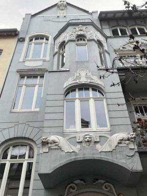 Schöne Wohnung im denkmalgeschützten Jugendstilhaus mit Balkon