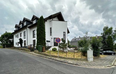 Provisionsfrei & große Westterrasse im Grünen! Modernisierte 2,5-Zimmer-Wohnung mit ca. 76,7 qm