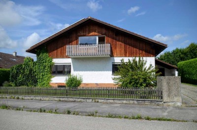 Gepflegte 3-Zimmer-Dachgeschosswohnung mit Balkon und EBK in Jettenbach