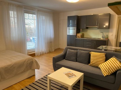 Möbliertes Studio 39m2 mit Terrasse 24m2. U-bahn und Strassenbahnen vor der Tür. Von Privat, provisionsfrei