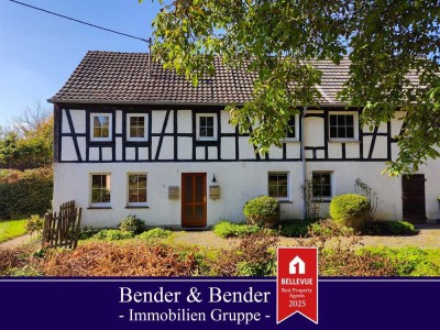 Zweifamilienhaus mit vermieteter EG-Wohnung auf großem Grundstück nahe Flammersfeld!