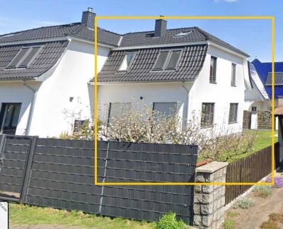 Modernes Haus mit Garten und Terrasse