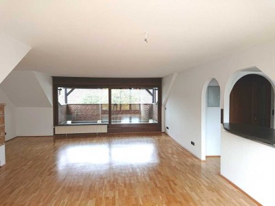 Sehr schöne, helle Dachgeschosswohnung; provisionsfrei!