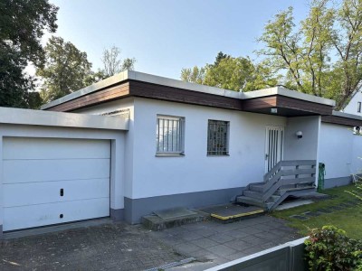 Renovierter 60er-Jahre-Bungalow mit großzügigem Garten