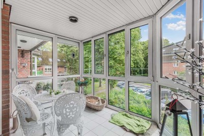Geräumige 4-Zimmer-Wohnung mit Kamin und Wintergarten