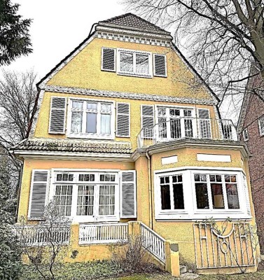 Jugendstil  Villa  mit großzügigem Garten , 2 Terrassen, 2. Balkonen