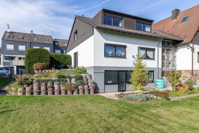 Großzügiges Einfamilienhaus (DHH)
auch als Mehrgenerationenhaus nutzbar!