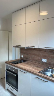 Modernes Single-Appartment / Studenten-Traum Keller Dachboden Balkon neuwertige Küche Top Lage