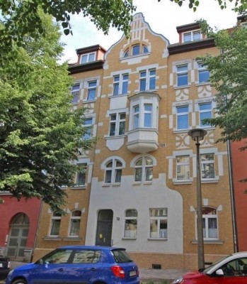 Schöner Altbau, 2-Raum-Wohnung mit neuen Balkonen und 5% Rendite