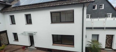 Frisch renoviertes Einfamilienhaus im Ortskern von Nieder-Eschbach