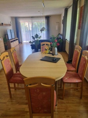 Wunderschöne, helle Wohnung mit großem Balkon, Einbauküche, Tiefgarage, Stellplatz