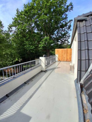 Schöne neu errichtete 3 bis 4 Zimmer-Dachgeschosswohnung mit geh. Innenausstattung und Dachterrasse