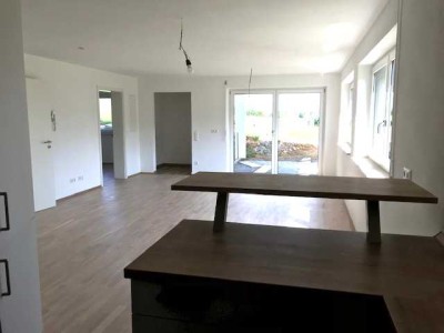 Neuwertige 2-Zimmer-Wohnung mit Terrasse und Einbauküche in Cleebronn