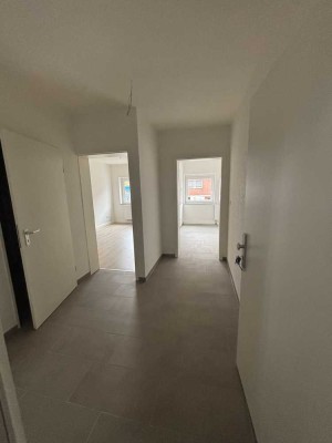 zentral gelegene und renovierte 2,5-Raum-Wohnung auf ca. 45 m² zu vermieten