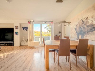 Moderne, großzügige Vierzimmer-Eigentumswohnung mit Einbauküche, Loggien und vier Stellplätzen!