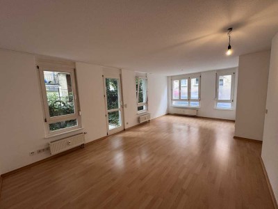 Heusteigviertel: Renovierte 3-Zi.-EG-Whg. mit großer Terrasse, Tiefgarage, Aufzug, ruhige Lage