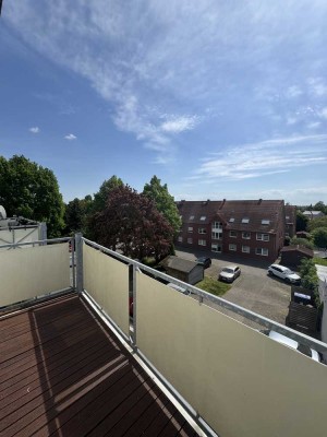 Helle 2-Raum-Wohnung mit Balkon