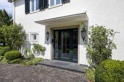 Villa mit Parkgrundstück mitten in Bad Godesberg - moderner Klassiker