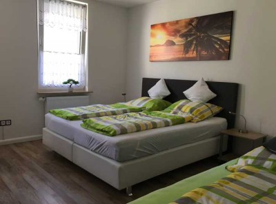 Gepflegtes Apartment mit überdachter Terrasse, voll möbliert