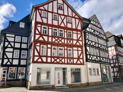 Ansprechende und vollständig renovierte 2-Zimmer-Wohnung mit geh. Innenausstattung in Dillenburg