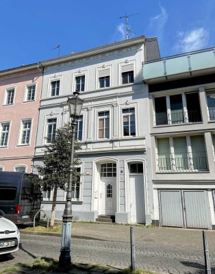 Wunderschöne Maisonette-Altbauwohnung mit Stadtgarten am Von-Itter-Platz in Krefeld