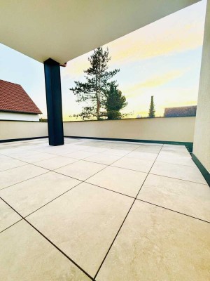 Moderne, großzügige 2-Zimmerwohnung / Erstbezug nach Umbau/ Balkon/ Einbauküche