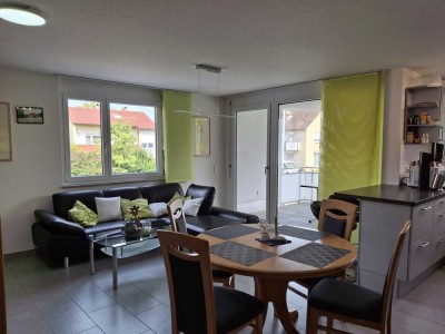 Schön geschnittene, barrierefreie 2,5-Zimmerwohnung mit Einbauküche, Balkon und Aufzug in Ehningen