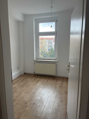 Großzügige 6-Zimmer-Wohnung, frisch saniert, in Leipzig-Leutzsch