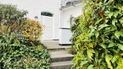 Hochwertige 3-Zimmer-Terrassenwohnung in ruhiger Hanglage mit EBK - ab 1. August bezugsfrei