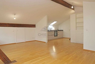 Lichtdurchflutete 3-Zimmer-Dachgeschosswohnung im Zentrum von Neubeuern