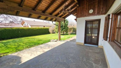 Chiemsee (3km) - Landhaus bei Chieming in ruhiger & sonniger Wohnlage - 910qm Garten, Doppelgarage