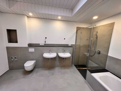 Großzügige 5-Raum-Penthouse-Wohnung mit uneinsehbarer Terrasse in Augsburg