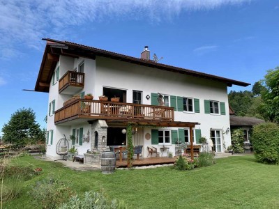 Hell – großzügig – ruhig! 3 Zi.-Whg. + 1 Arbeits- oder Gästezimmer im 1. OG eines 3 Fam.-Hauses