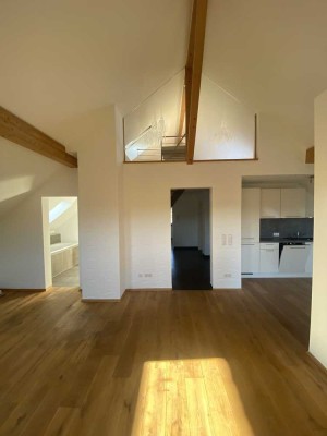 Gepflegte 3-Zimmer-Dachgeschosswohnung mit Balkon und Einbauküche in Alfter