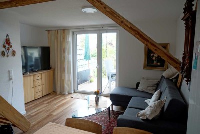 Sonnige, neu renovierte 2,5 Zimmer-Maisonettewohnung mit großem Balkon, Garage
