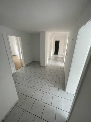 Lichtdurchflutete 4-Raum Wohnung zentral in Essen
