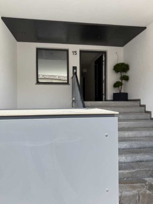 Erstbezug nach Sanierung: Helle 4-Zimmer-Wohnung mit Balkon