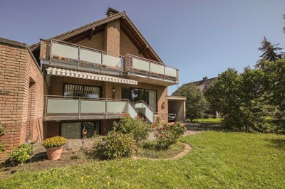 Gepflegtes Zweifamilienhaus mit Garten, Garage und Carport / Verkauf mit unbefristetem Nießbrauch