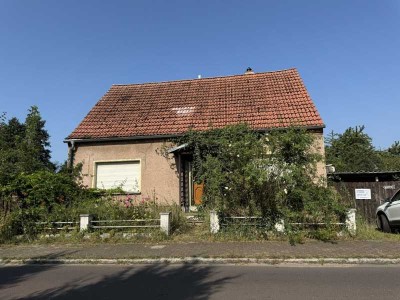 Einfamilienhaus mit Nebengebäuden in Lübars; 4310 m²; Mindestgebot 7.900 €; Einzelheiten siehe Expos