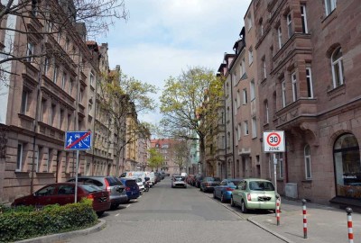 Nähe Stadtpark / U-Bahn - 2-Zimmer-DG-Wohnung - WG geeignet - ruhige Anliegerstraße