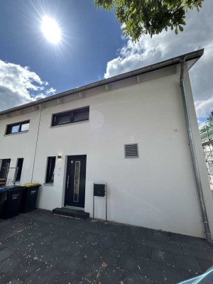 Neubau-Doppelhaushälfte mit Garten – modern, nachhaltig, komfortabel