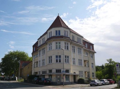Großzügig geschnittene 2-Zi-Altbauwohnung