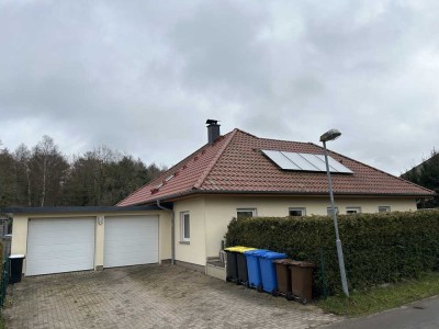 Gepflegter Bungalow mit 1 ha großem Grundstück zentral auf Rügen