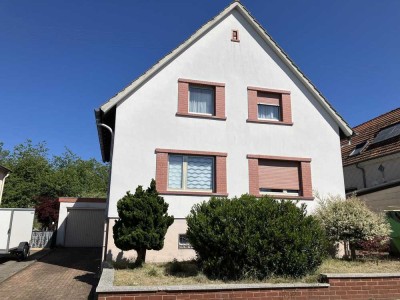 Freistehendes Einfamilienhaus mit kleinem Garten