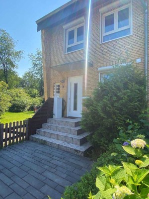Modernisiertes Reihenendhaus mit 4,5 Zimmern und EBK in Ahrensburg-West