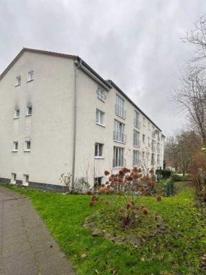 Große helle 3-Zimmer-Wohnung in ruhiger Lage zu vermieten.