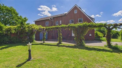 Rückzugsort im Grünen: Großzügiges Haus mit großem Grundstück