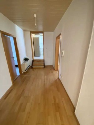 Hell 3-Zimmer-Wohnung mit Einbauküche
