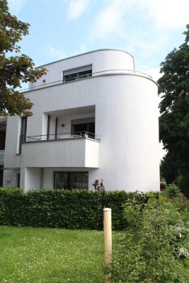 Sonnige Maisonette- Neubau- Wohnung mit Südwest Balkon u. Dachterrasse in 2-Fam. - Haus