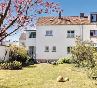 Charmante Doppelhaushälfte mit Erweiterungspotenzial und großem Garten